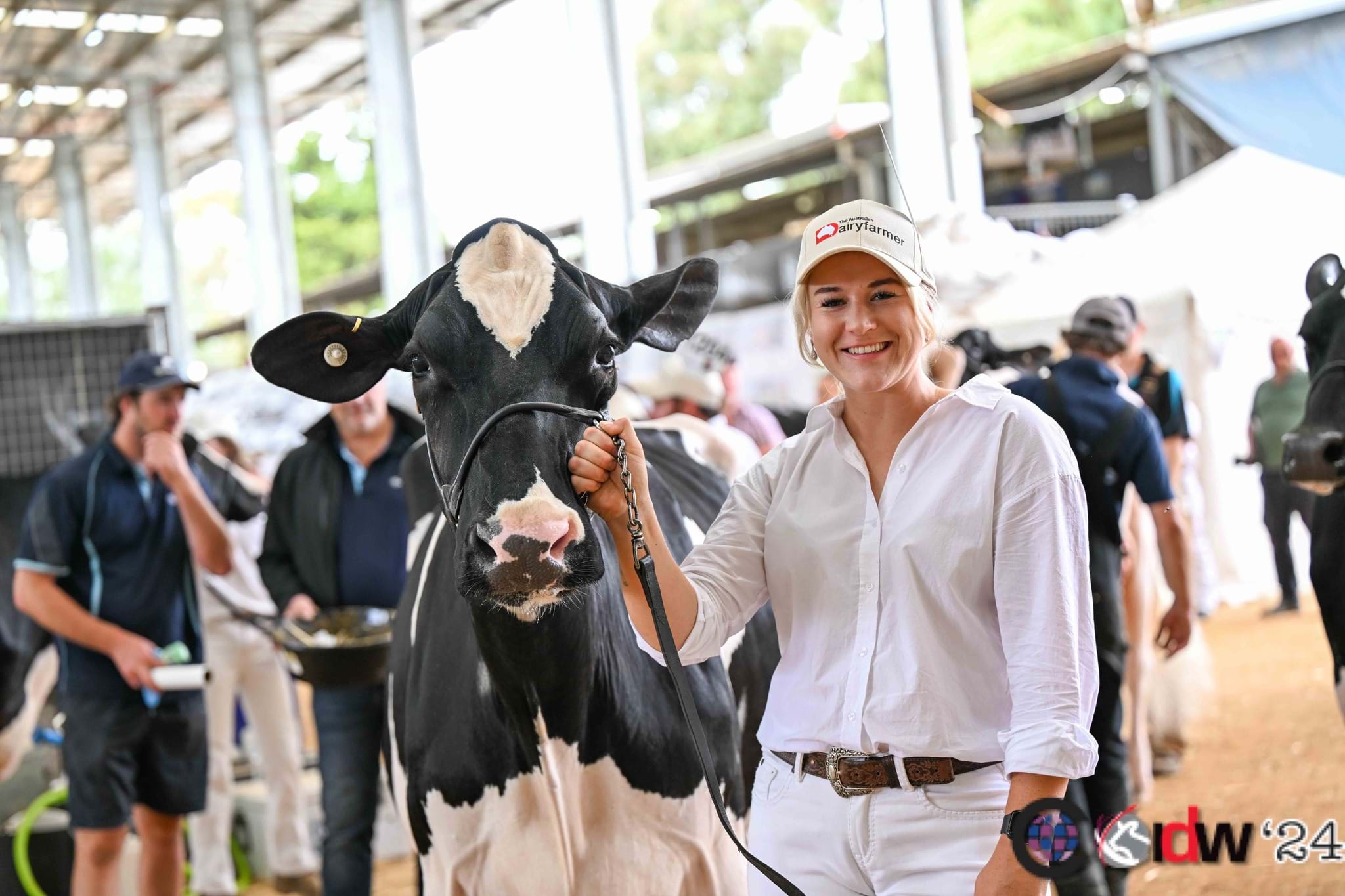 Emmalea Wishart wi Rowlands Park Chief Cinnamon EX90-1E
